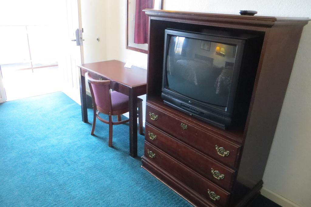 רדווד סיטי Capri Motel מראה חיצוני תמונה