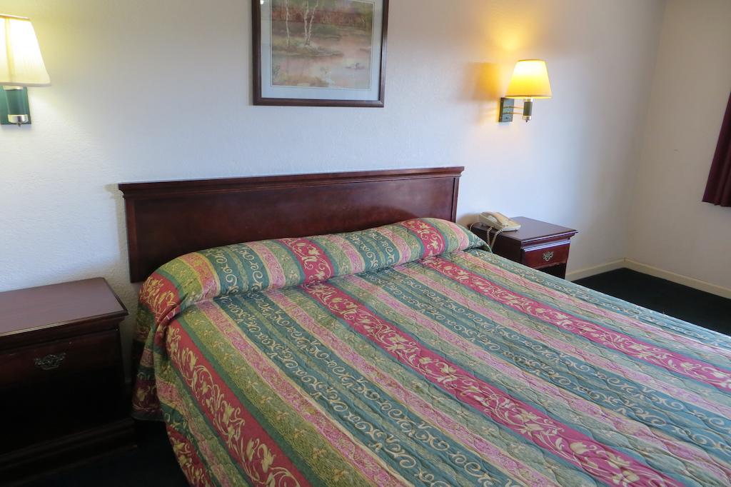 רדווד סיטי Capri Motel חדר תמונה