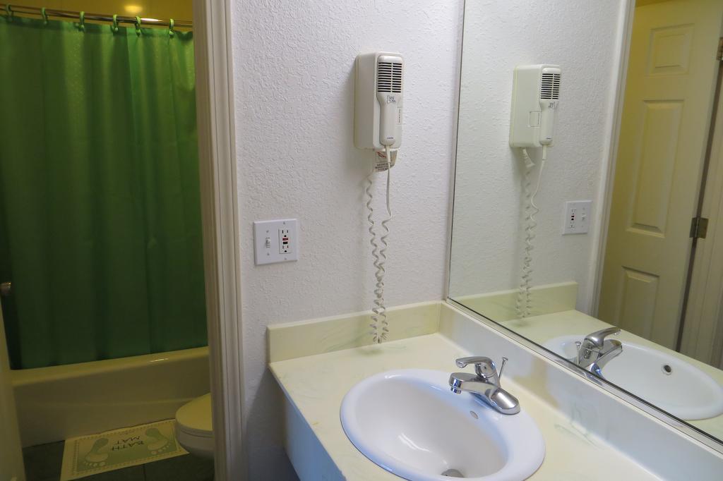 רדווד סיטי Capri Motel חדר תמונה