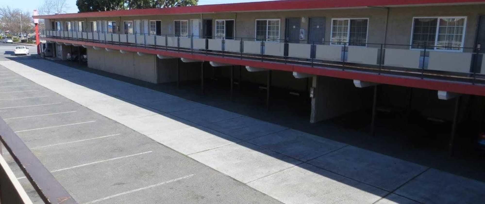 רדווד סיטי Capri Motel מראה חיצוני תמונה